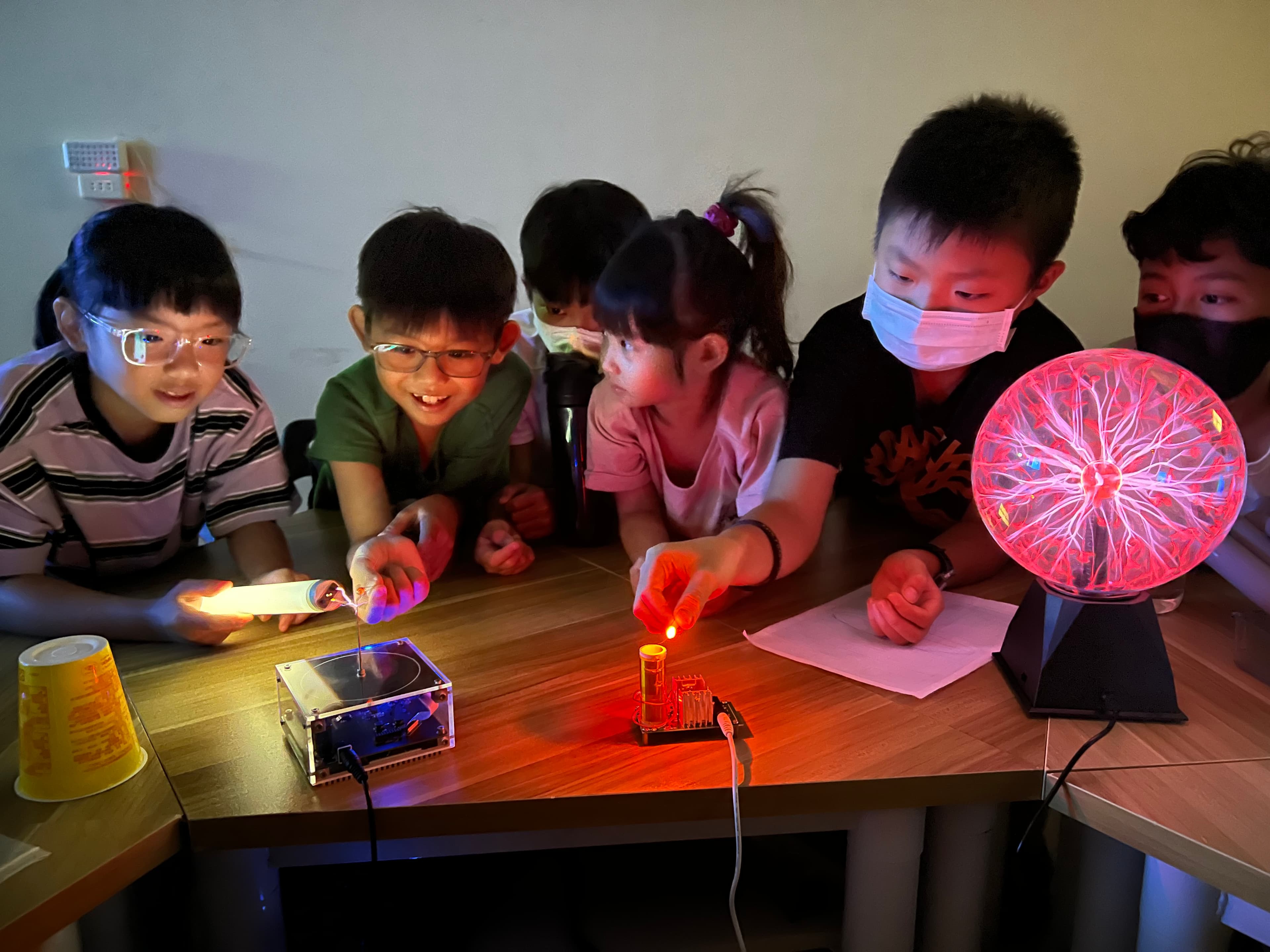 有趣的光學實驗:光的本質探究